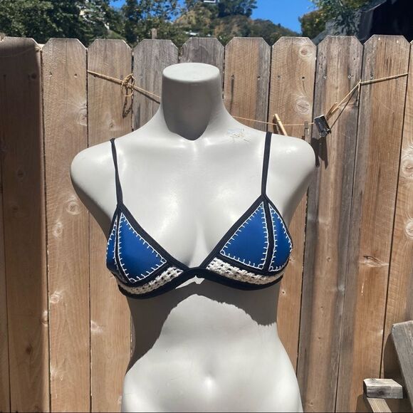 TRIANGL FARRAH - HOTEL CALIFORNIA bikini top Crochet + Neoprene Navy Blue SZ M - Picture 3 of 11